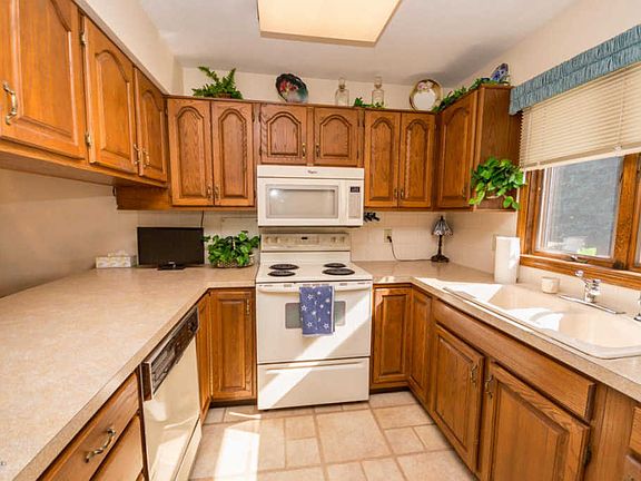 2nd image of 836 Creekridge Dr