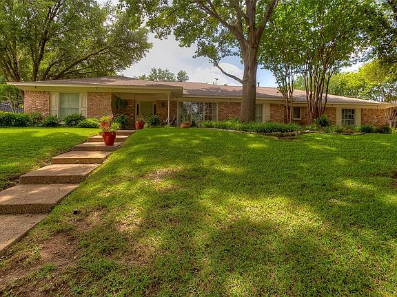 3rd image of 4124 Hildring Dr E