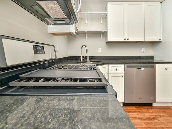 4th image of 225 Washington St
