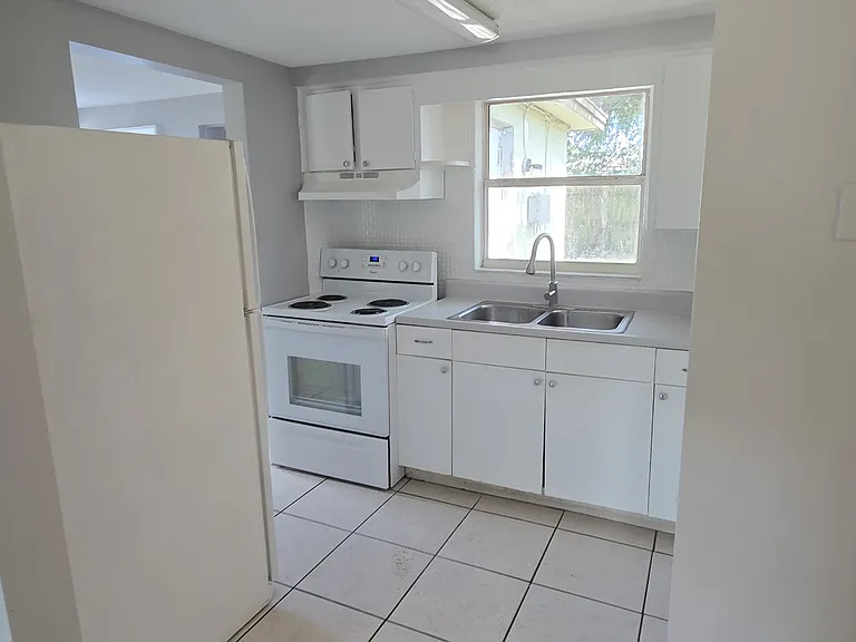 5423 Pasadena Dr #2 — Photo 1