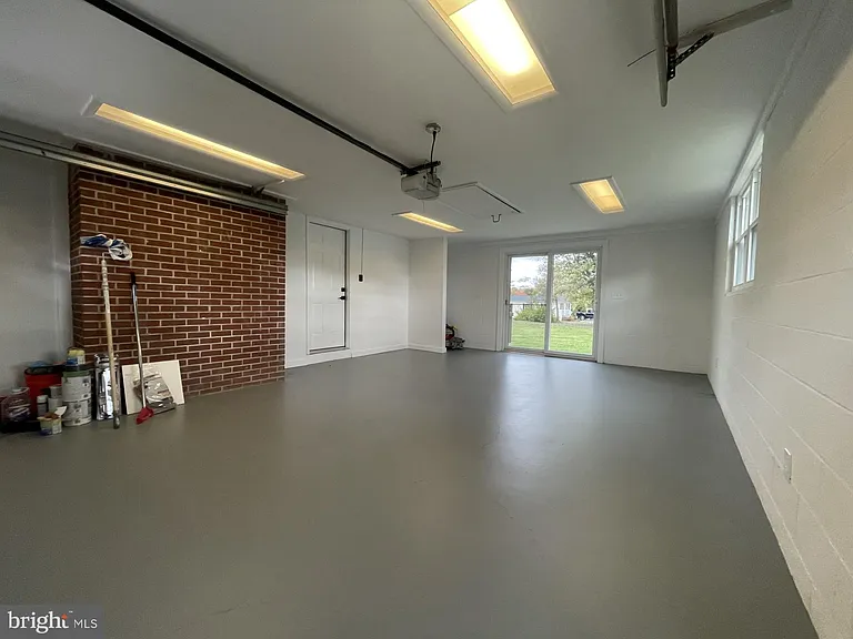 313 Windsor Ct — Photo 10