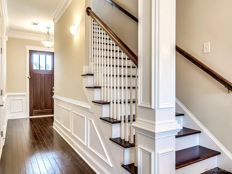 300 Melison Dr — Photo 5