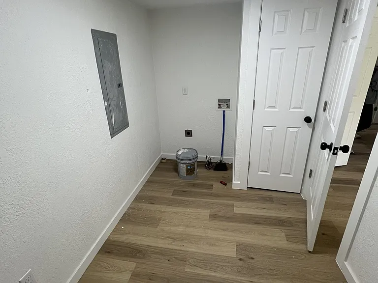 525 W Washington Ave — Photo 10