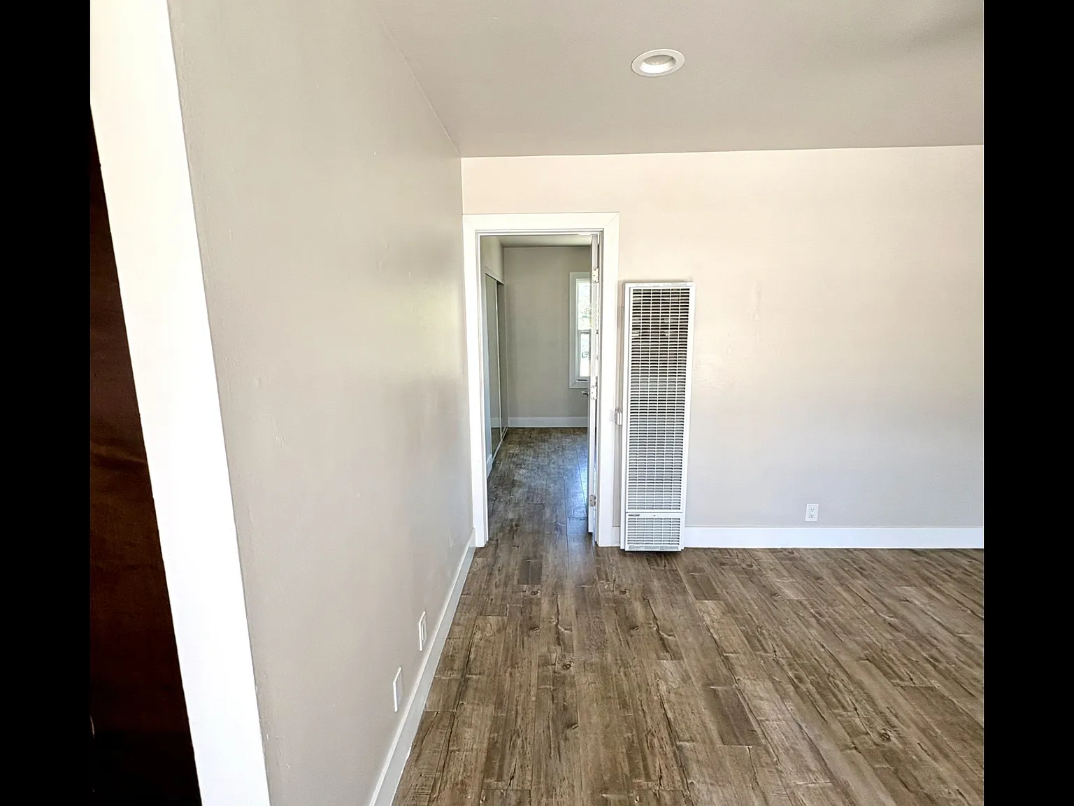 2139 Locust Ave — Photo 3