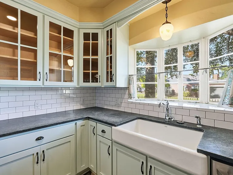 1238 W Coronado Rd — Photo 15