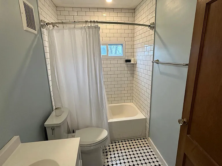 3 Genesee Ave — Photo 15
