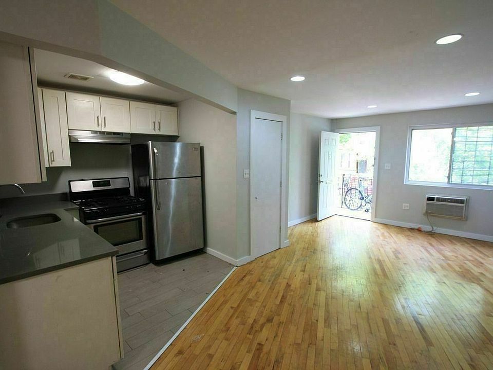 1st image of 572 Bainbridge St #2A
