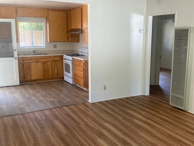 727 E Pleasant St #B — Photo 3
