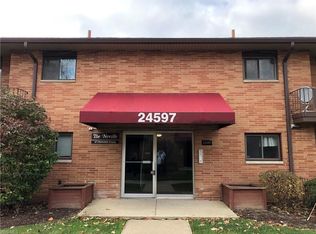 24597 Clareshire Dr APT 204, North Olmsted, OH 44070