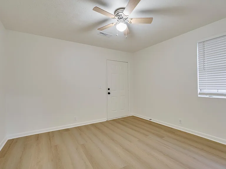 506 Morton Ave — Photo 15