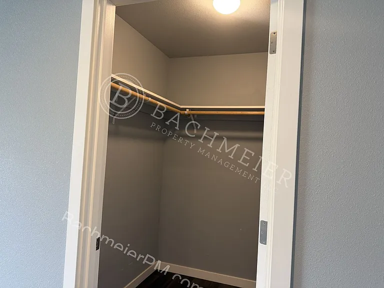 151 SW Nye Ave — Photo 7
