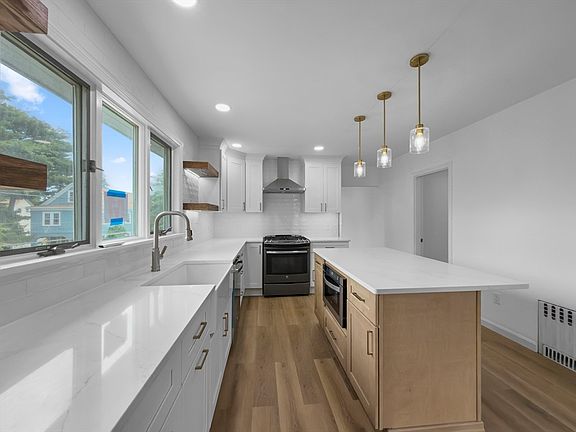 4th image of 77 Brookings St Unit 2