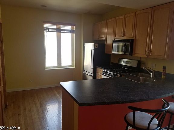 2nd image of 921 E 40th St #215