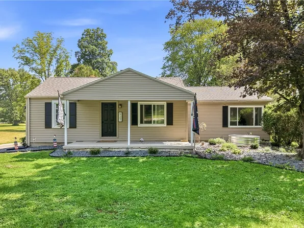 927 Warner Rd SE, Brookfield, OH 44403