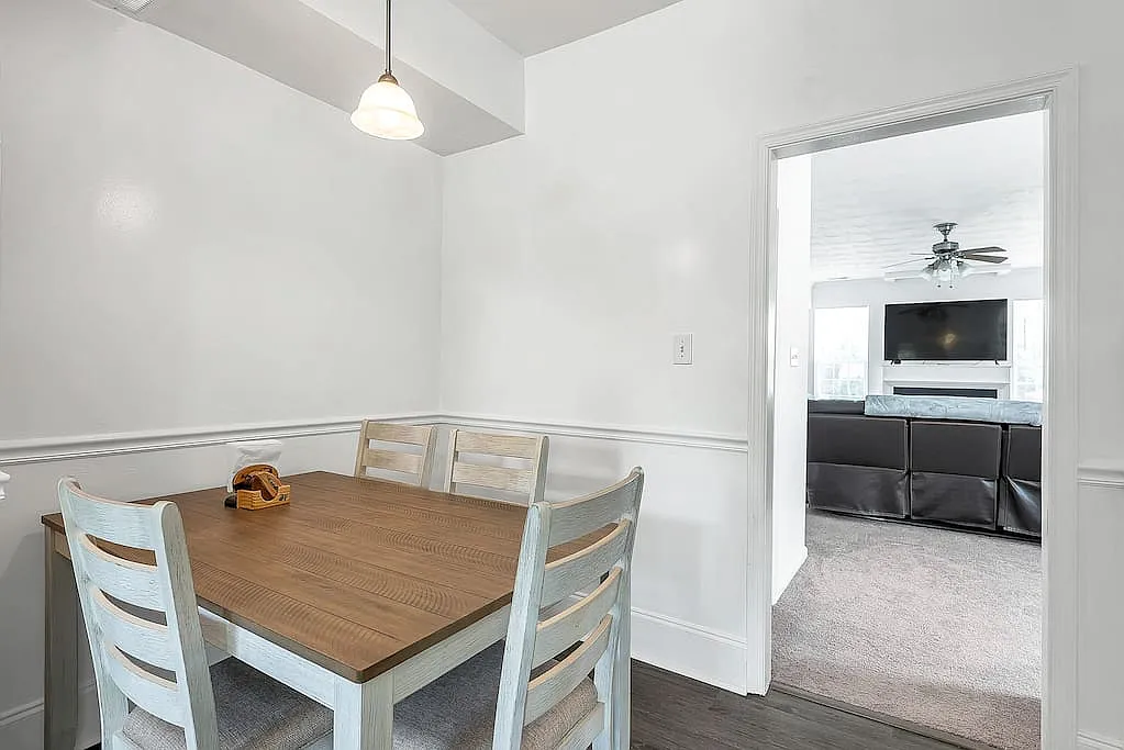 3 bed, 1977 sqft, $4,600 — Photo 4