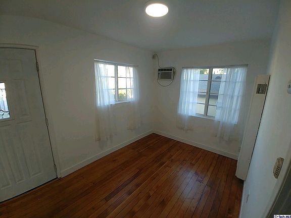 2nd image of 1361 1/2 Armadale Ave
