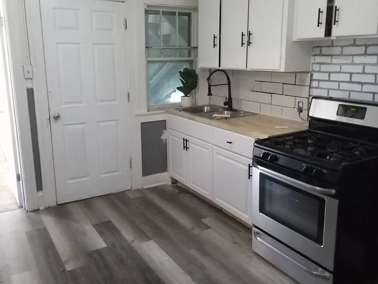 408 Roosevelt Ave #2S — Photo 1