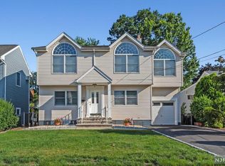 23-26 Arcadia Rd, Fair Lawn, NJ 07410