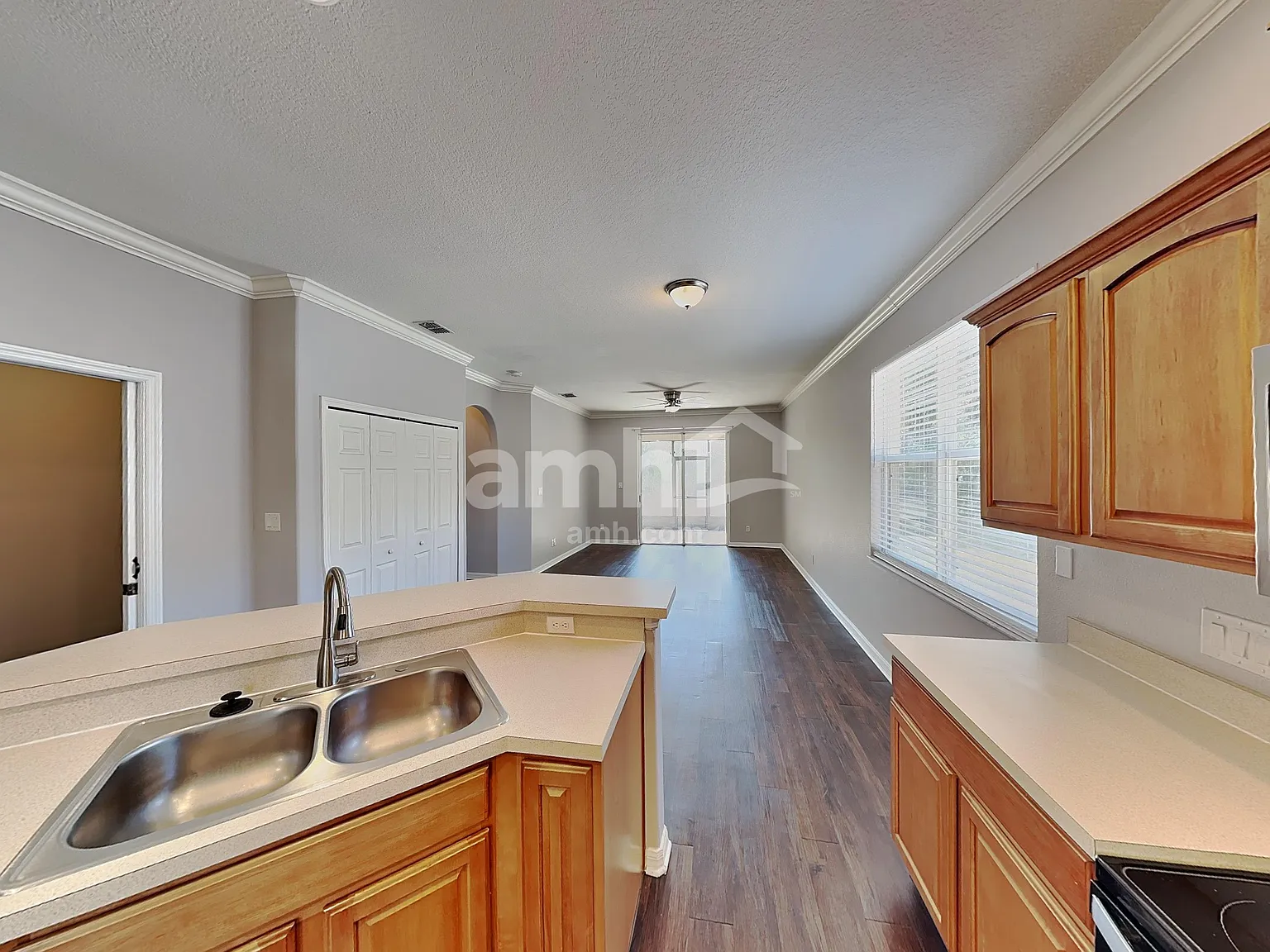 3 bed, 2.0 bath, 1419 sqft, $2,135 — Photo 4