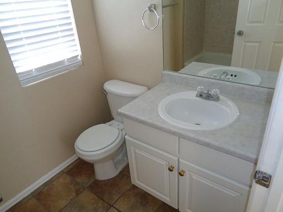 3rd image of 2001 Springside Dr