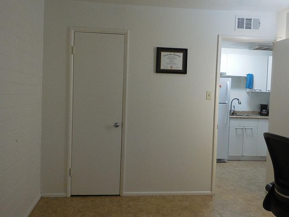 5th image of 1200 E Spence Ave #4