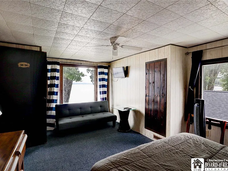 2372 Lakeside Dr — Photo 32