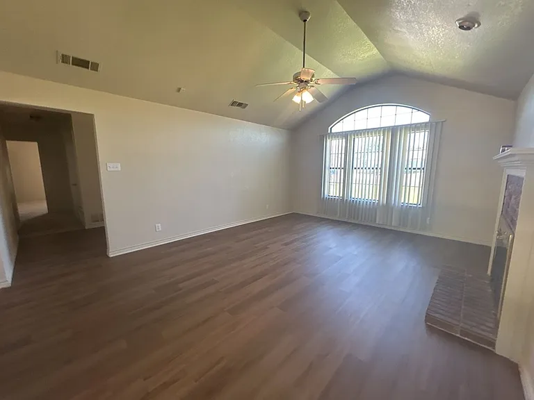 1001 Clairidge Ave — Photo 2