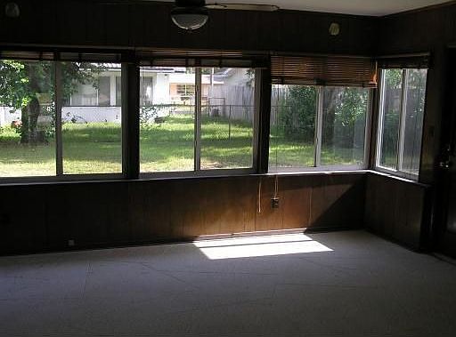 4th image of 1119 8th Ave NE