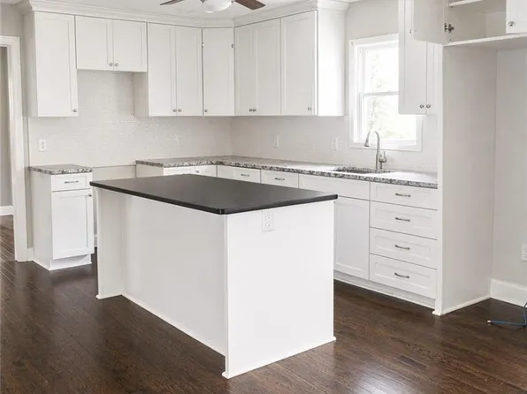 8220 Freeman Ave, Kansas City, KS 66112