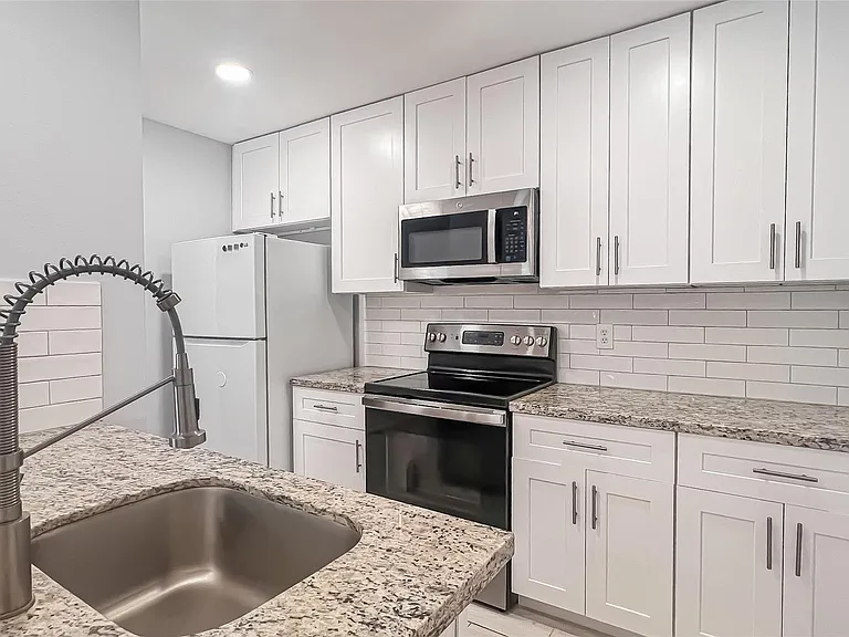2515 Shakespeare St #4 — Photo 5