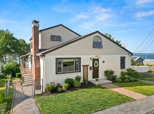 36 Lennox Rd, Nahant, MA 01908