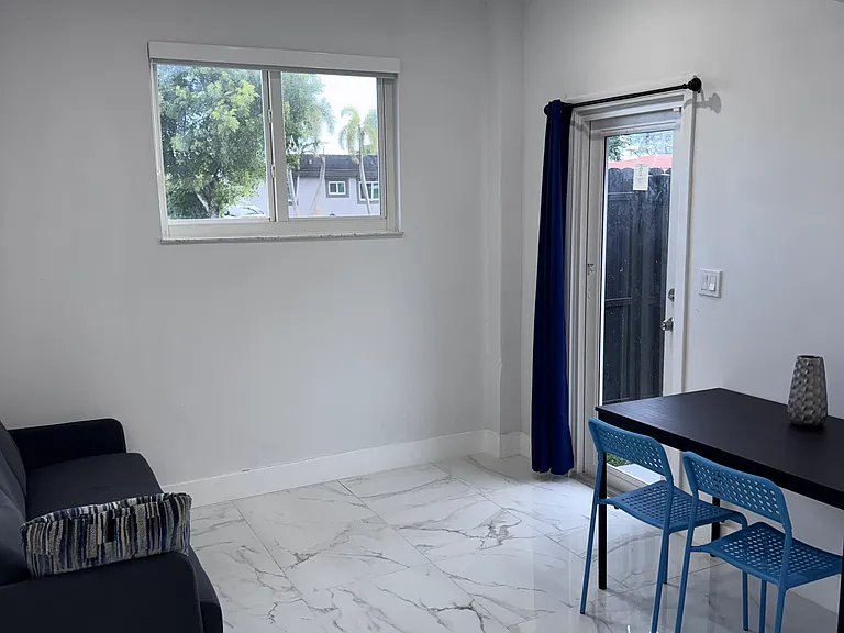 8731 SW 41st Ter — Photo 3