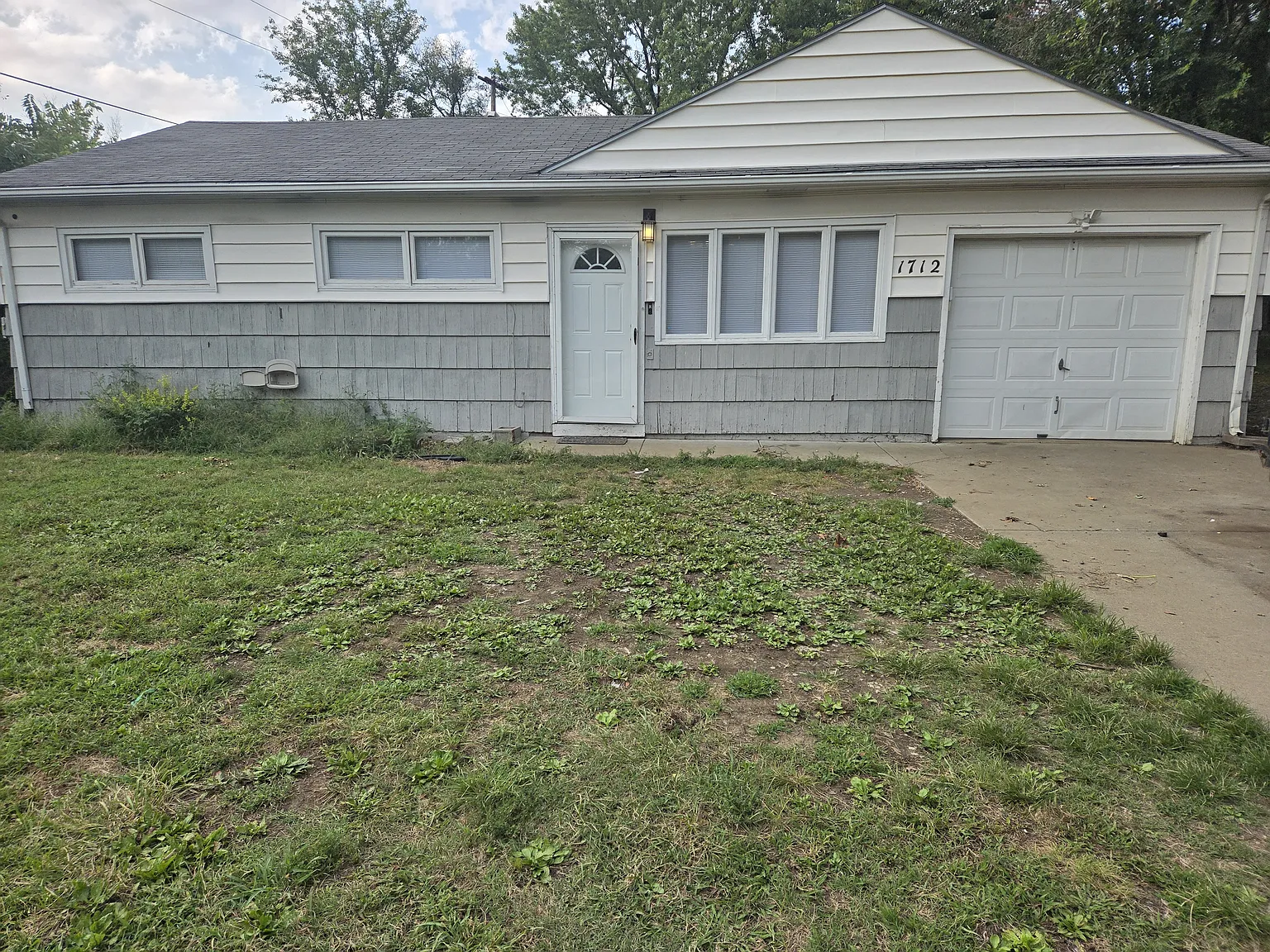 3 bed, 992 sqft, $1,350 — Photo 1