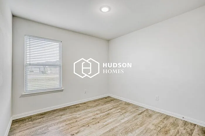 2027 Clay St — Photo 8