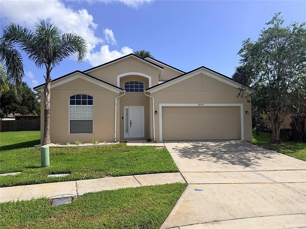 3 bed, 2.0 bath, 1550 sqft, $2,300 — Photo 1