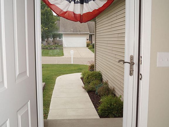 3rd image of 256 Barrington Cir #92