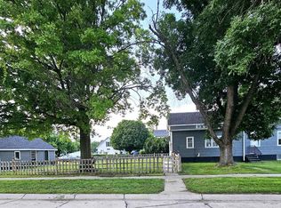 511 1/2 S Saunders Ave, Sutton, NE 68979