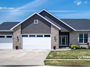 404 E Amethyst Ct, Long Grove, IA 52756