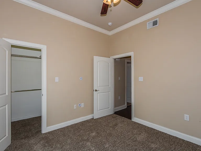127 Chambery Dr — Photo 9
