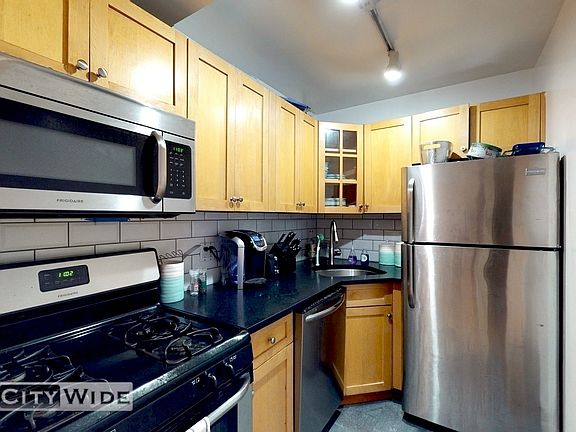 5th image of 525 E 13th St #3P