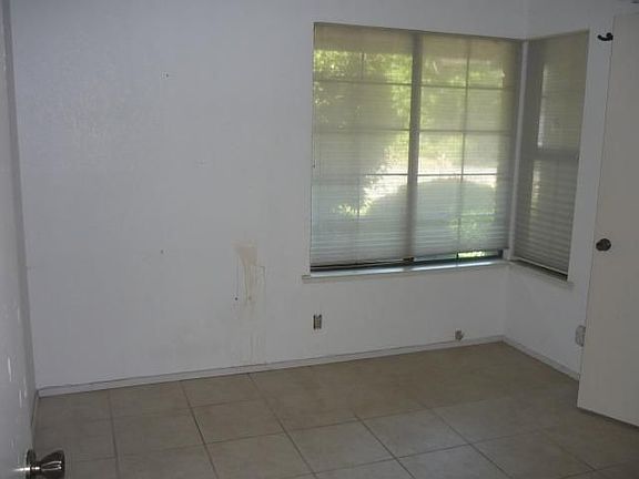 3rd image of 616 Lyndhurst Ave