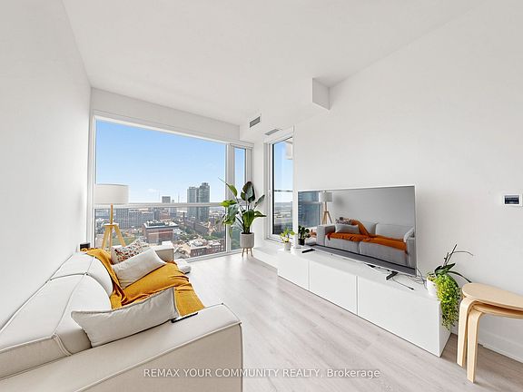 4th image of 70 Princess St #2404