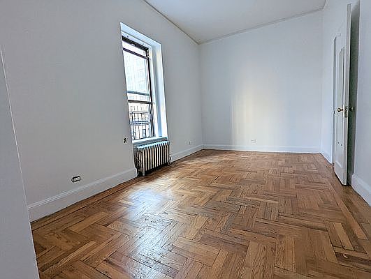 5th image of 251 W 93rd St APT 5C