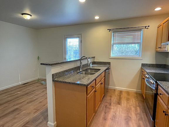 2nd image of 616 Lower St