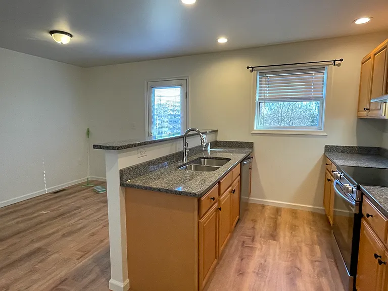 616 Lower St — Photo 2