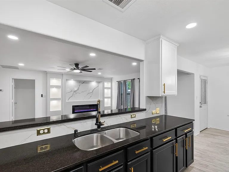 15807 Sonoma Park Dr — Photo 16