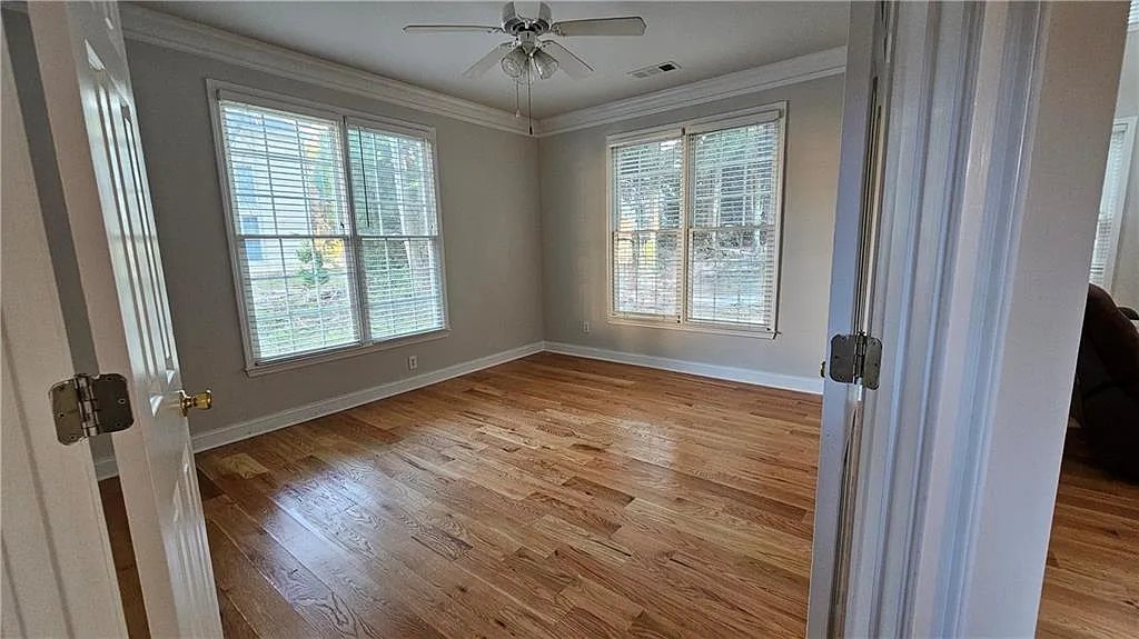 5 bed, 3.0 bath, 3995 sqft, $3,800 — Photo 4
