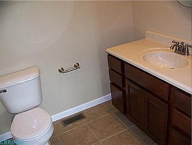 4th image of 515 Hickory Ln #B