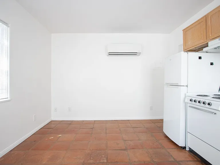140 E. Tamarisk Road — Photo 9