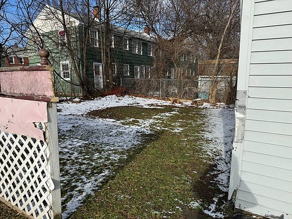 5th image of 330 Hatch St